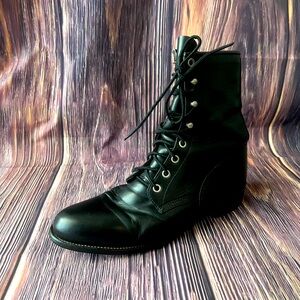 Beautiful woman’s Justin lace ups.